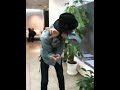 ネイルサロンで踊るメンズネイリスト、通称はなくそ。