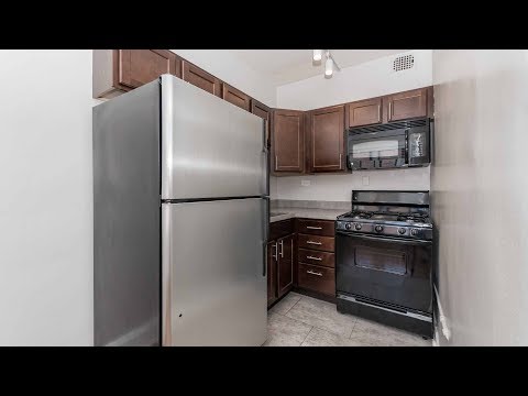 A bright Buena Park studio just west of Lake Shore Drive A bright Buena Park studio just west of Lake Shore Drive