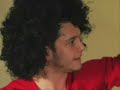 Chris se cachetea a Poncho