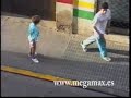 que pasa si pego 5 duros o en todo caso 1 euros en suelo con pegamentomas videos en http://www.semanue.tdy.es/