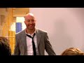 sur le terrain, luc est un artiste. il invente des gestes, improvise des d�placements, r�alise des prouesses techniques. il exprime �galement sa cr�ativit� et son talent entre deux entrainements � travers sa passion pour la peinture.