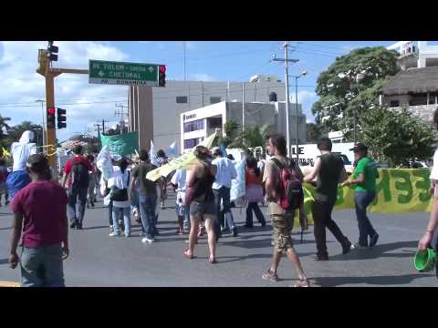 Miles de mexicanos marcharon contra el cambio climático en Cancún