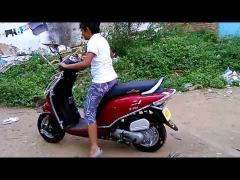 how to drive a scooty