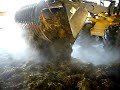 JCB 426 beim ausmisten