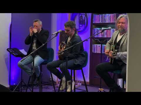 Łęczycki, Szczęsny, Jaguś w Bibliotece Ratuszowej w... :: utwór oryginalny: Oni przyjdą tu - Breakoutvideo: Arek Wojciechowski