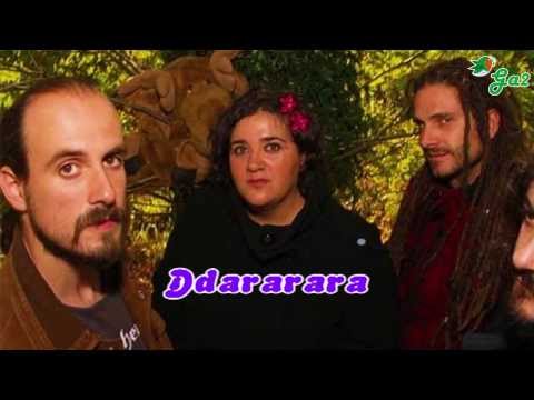 mays - Eserita egoten DIREN Buda gorrien irrien Lasaitasuna bilatzen Saiatzen naiz belar Ebaki berriak ematen duen Freskura birikietan tatuatzen saiatzen naiz Arren...