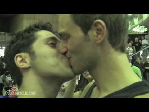 Kiss-in à Paris contre l'homophobie le 26 septembre 2009 le clip