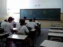 Um video que conta a historia de um garoto excluido por sua classe ,mas que encontra a salvaçao ao receber a ajuda de 'Zolo Bilti'.        Baseado em fatos reais.