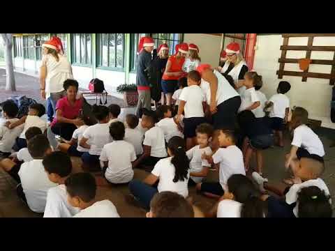 Jovens do Rotaract e da UESPAR presenteiam 250 famílias do CAIC