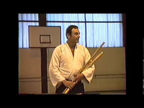 Редкое видео 1988 года, где Тики Шеван демонстрирует не только Иайдо, но и является shidachi и uchudachi для Floréal Pérez в демонстрации Дзёдо. Перед выступлением Миямото-Сихана, в конце видео, выступление Стефана Бенедетти Редкое видео 1988 года, где Тики Шеван демонстрирует не только Иайдо, но и является shidachi и uchudachi для Floréal Pérez в демонстрации Дзёдо. Перед выступлением Миямото-Сихана, в конце видео, выступление Стефана Бенедетти