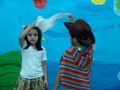 Ni�os Vascos bailando una Cueca Chilena