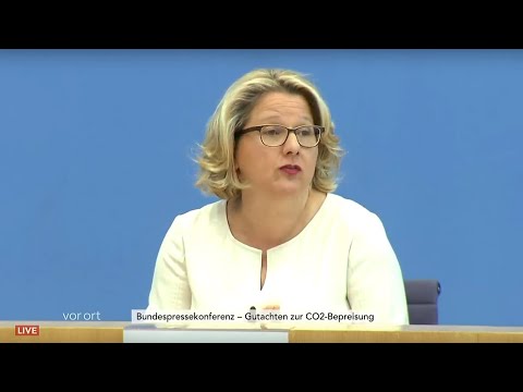 CO2-Steuer: Vorstellung eines Gutachtens u.a. mit Umweltministerin Svenja Schulze (SPD)