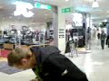 jimmy dricker en slaskvalp p� kort tid i nordstan och lider extremt mycket av kall substans i magen samt brainfreeze. :d

jag �r den som filmar.
utdragen, jag vet. :/