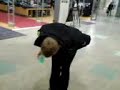 jimmy dricker en slaskvalp p� kort tid i nordstan och lider extremt mycket av kall substans i magen samt brainfreeze. :d

jag �r den som filmar.
utdragen, jag vet. :/