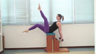 Abdominal Combinado com Movimento de Bicicleta na Cadeira