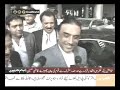 Asif Zardari in Dubai Saying "Young Lady,This is Dubai ,No Politics Here" (Only Ayaashi)