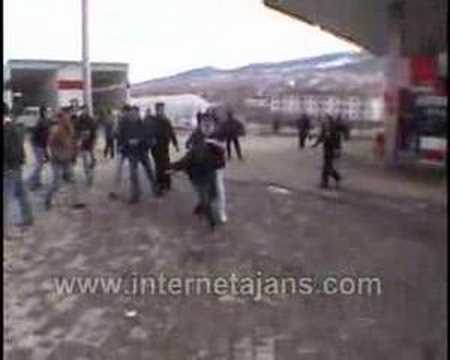戦ってください、そして、遠くのウルトラが合っているFENERBAHCEで打ってください。