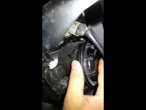 How to replace OEM HID bulb on a 08 Nissan Rogue
