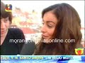 Joana Duarte fala com alguns estudantes estrangeiros