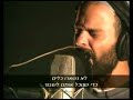 ערוץ 2 : עמיר בניון מוציא אלבום חדש, השישי במספר, שעוסק כולו בגאולה. באחד משיריו באלבום הוא פונה ישירות למשיח ומבקש ממנו: 