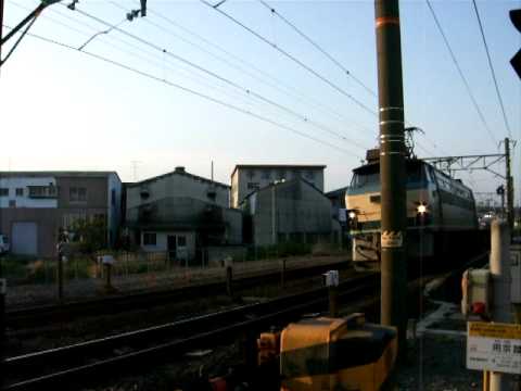 313系とEF66貨物　ジャストタイミング