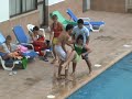 kinki a la piscina kinki a la piscina
