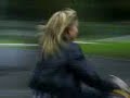 Karo sur un velo moteur.3GP