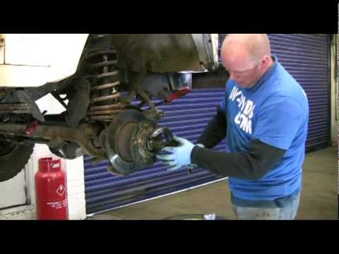 landroverworkshopDVD.com how to replace landrover defender wheelbearings hub seal and caliper etc