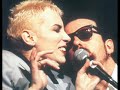 Bekijk muziek clip van Eurythmics met Forever
