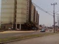 Terremoto 2 autos aplastados por cornisa