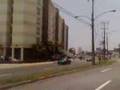Terremoto 2 autos aplastados por cornisa