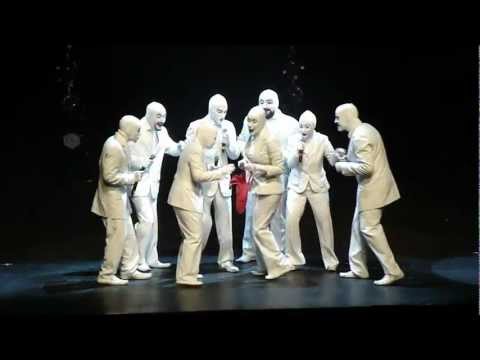 vocalpeople - Ενα μικρό δείγμα(οσο με άφησαν να τραβήξω με την ψηφιακή δηλαδή)απο την παράσταση των Voca People στην Αθήνα!!Όσοι δεν πήγατε...πραγματικά...