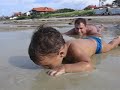 Lucas fazendo borbolhas