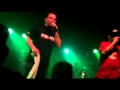 Joddski kjefter opp noen som sloss på konserten på betongen!