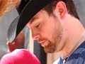 David Cook in Cowboyhat signing autographs Dallas