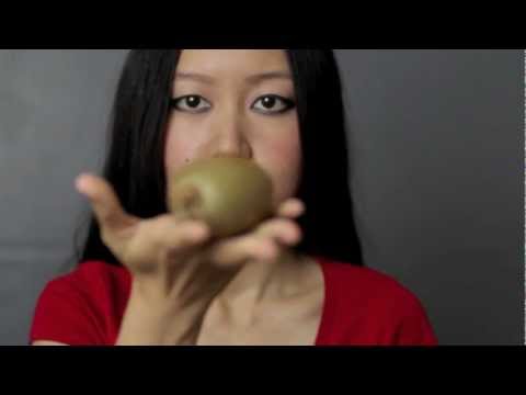 how to properly eat a kiwi
