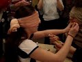 cum se hranesc baietzii :D \"cornel&ioana(la tineret)