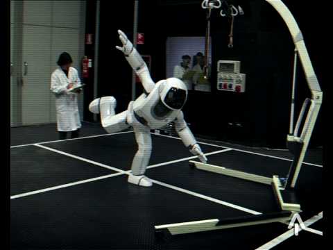 Bit Beat: Incredibile robot dalle caratteristiche innovative, in grado di imparare cose diverse YouTube Preview Image