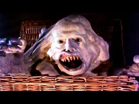 BASKET CASE (Trailer español)
