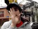 dani cantando.
