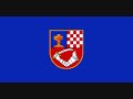ramkinja
drago ?ari?

jos pitomu sanjam ramu
svake noci, majko mila
kako mi je lipo bilo
kad me ona zagrlila

nista lipse u zivotu
meni nikad nije bilo
kad je ona prislonila
na me svoje toplo tilo

refren
ramkinjo, sestrice
ramkinjo, svetice
vodicu te, zlato moje
ja na bijele dvore svoje

jos se tresem od zanosa
kad me ona poljubila
i sapatom tiho rekla
da se u me zaljubila

pletenice duge splela
mila majko, kao vila
na derneku toga dana
najlipsa je cura bila

refren

ja sam tvrdo odlucio
da svatove svoje spremam
dovescu je svojoj kuci
ja izbora drugog nemam

jesi l' spreman, prijatelju
uciniti nesto za me
kum da budes na vjencanju
zenicu se ja iz rame