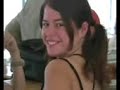 una chica con sorpresa  videoclip alternativo 