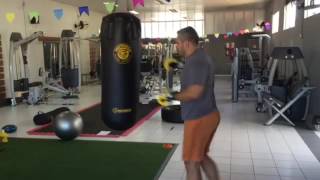 Benefícios do boxe combinado com exercício funcional