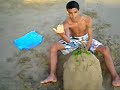 En nuestra playa nudista, entierro de david etc...