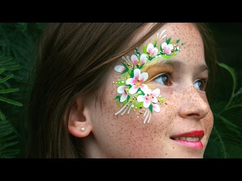 Fee schminken mit Glitzergel-Effekt - Blumen-Fee Kinderschminken Anleitung