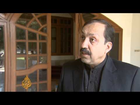 Hazara Shia mourners bury the dead in Pakistan