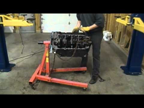Putting the big block Oldsmobile 455 on the engine stand