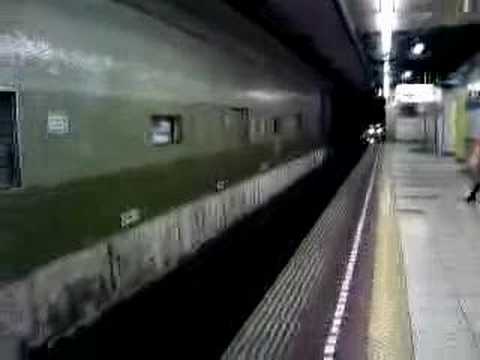東京メトロ東西線西船橋行到着シーン