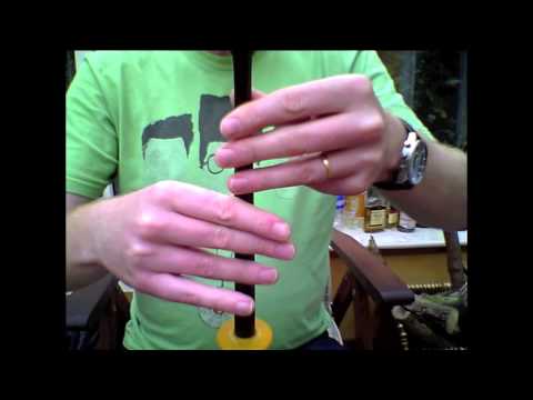 footstompin1 - Here is Simon Thoumire's 4 part starter course to learn the bagpipes using the practice chanter. In the lesson 2 we look at the free 3 notes of the pipe scal...
