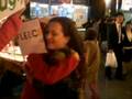 videos de UNIQLO FLEECE FREE HUG in Korea